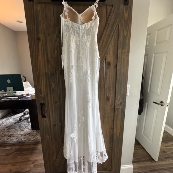 Wedding Dress - Picture 2 of 11